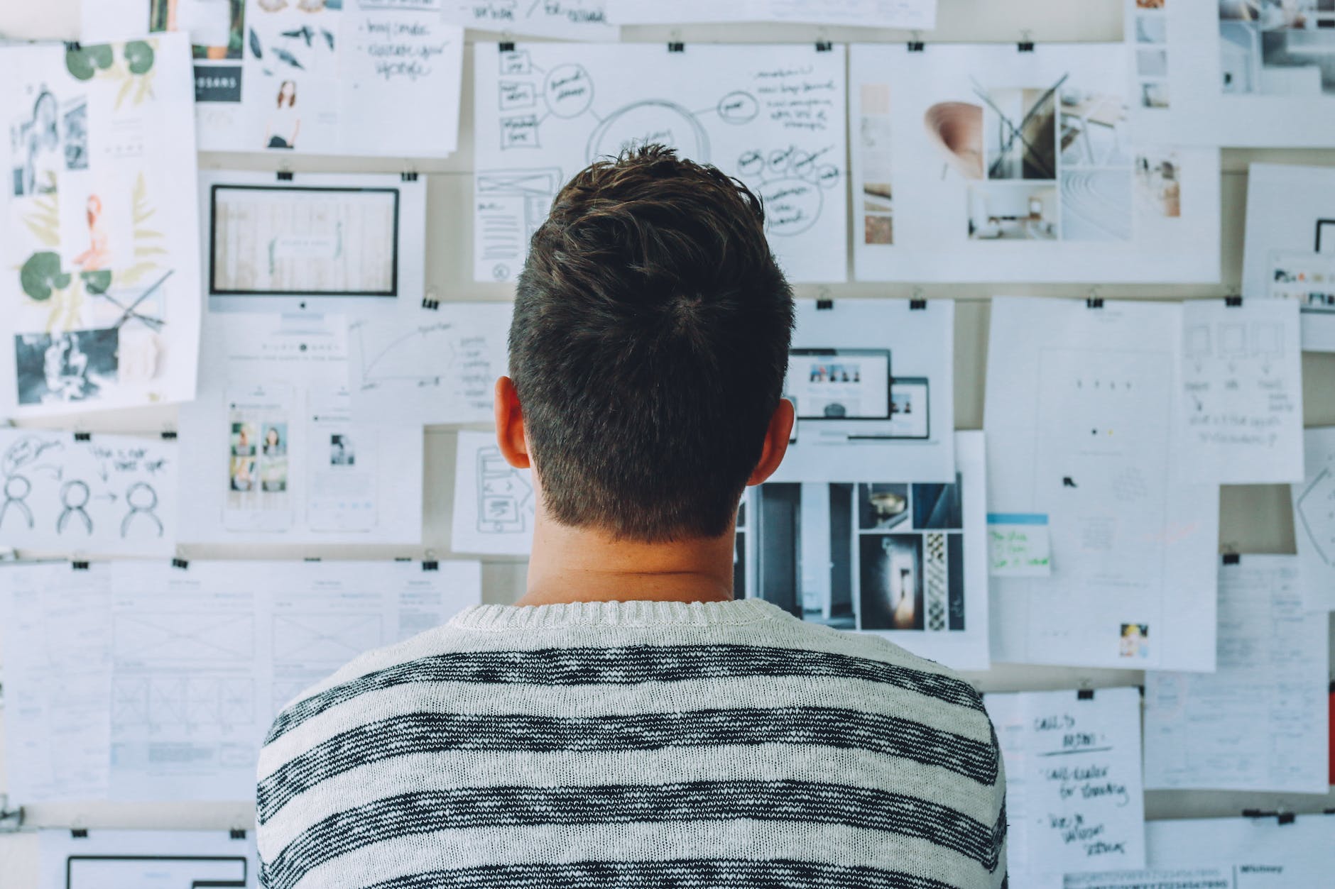專利檢索的目標與效益:為什麼企業需要進行專利檢索? 1 innovation board thinking